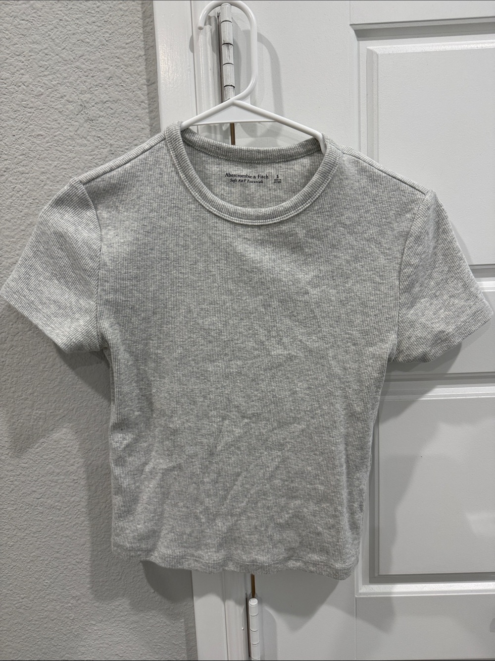 Abercrombie Women’s Heather Gray Ribbed Short Sleeve Tee